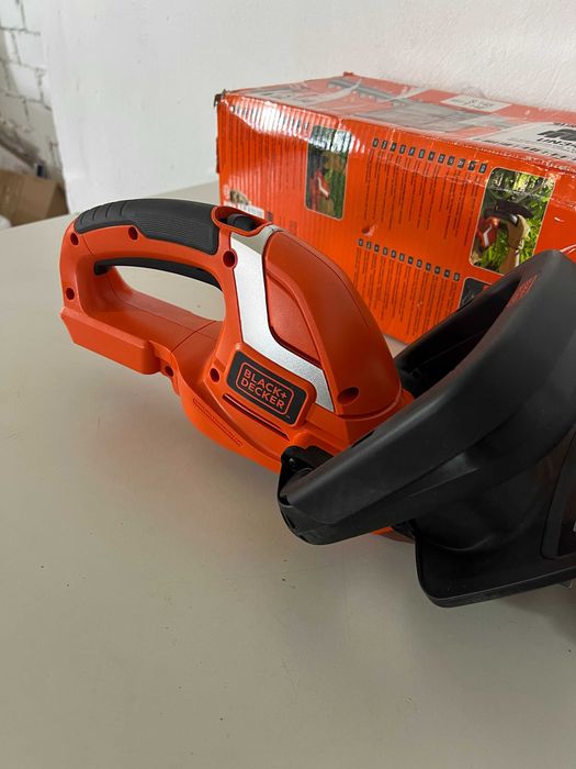 BLACK+DECKER GTC1845L20-QW – Foarfecă electrică gard viu 18V, lamă 45 cm, acumulator 2 Ah + încărcător