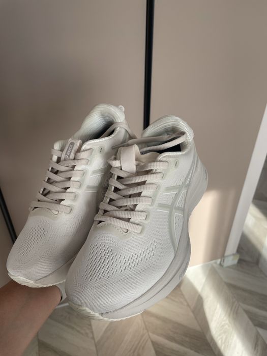 Продам оригинальные кроссовки. Asics оригинал.