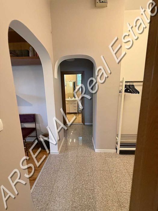 Дава се под наем Тристаен апартамент в София, Център - 110 кв.м за 950 € - Снимка #1