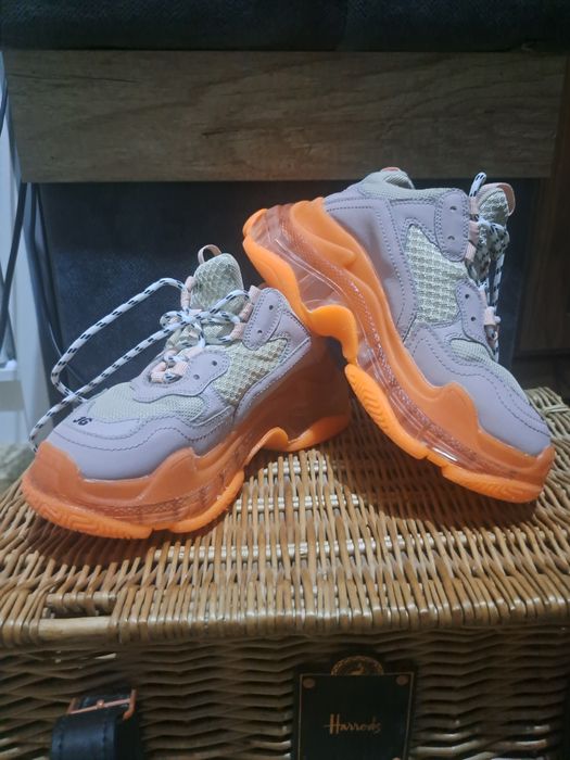 Продаются кроссовки оригинальные Balenciaga 36 размера
