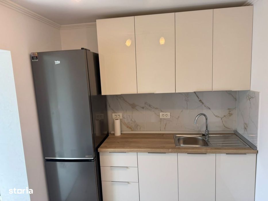 Inchiriere 3 camere, cu loc de parcare, totul nou