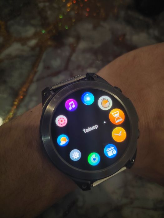 Смарт часы круглые.