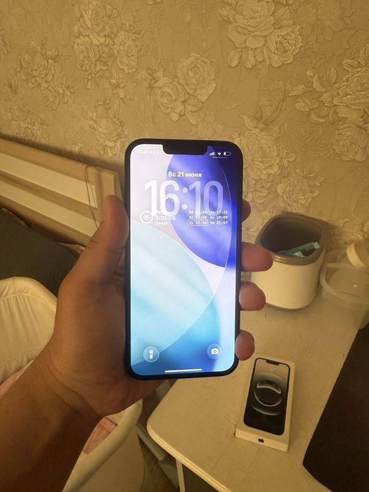 Продам iphone 16e