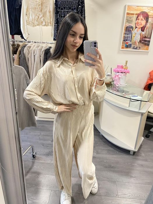 Страхотен сет в цвят шампанско наличен в размер S/M и L/XL