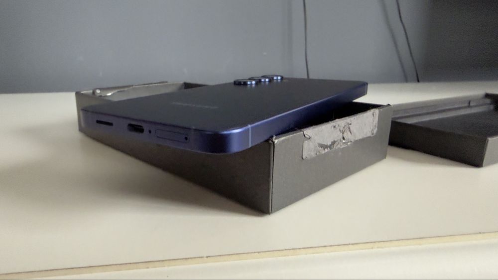 Като Нов! Платен в брой Samsung Galaxy S25 plus 256gb