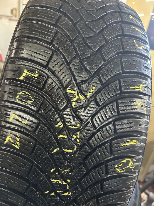 Гуми 215/45/18 Зимни Falken  2 броя