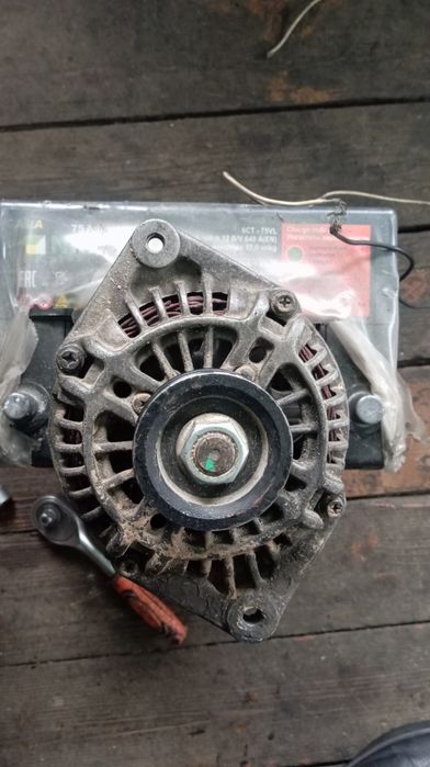 Продам генератор Мазда 626 Срочно