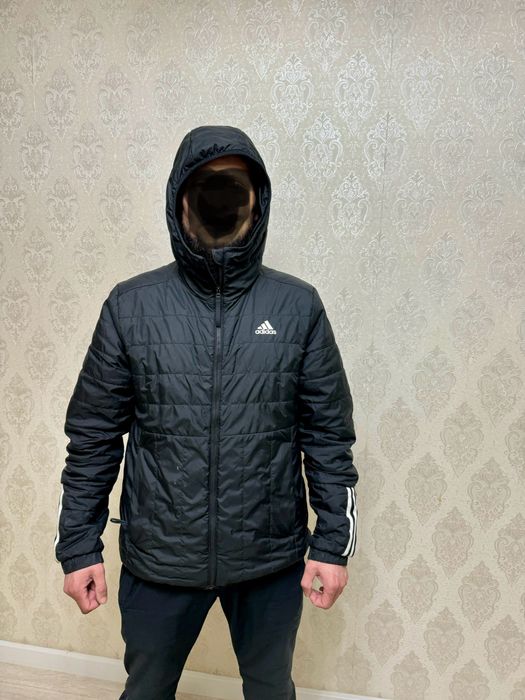 Продам весенний куртка Адидас оригинал