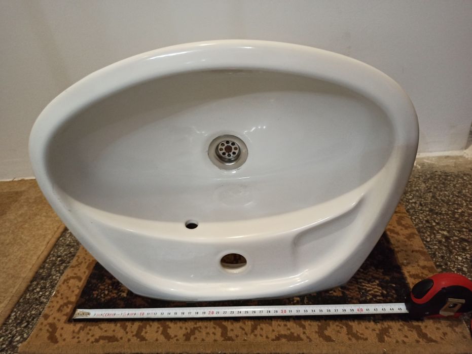 Продавам мивка керамична