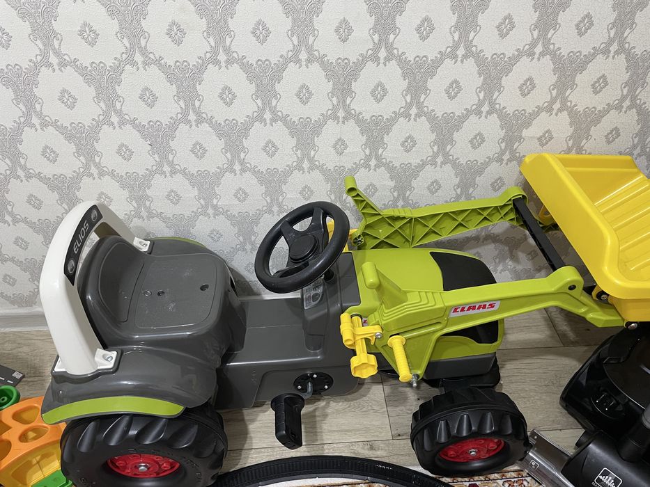 Трактор большой и маленький