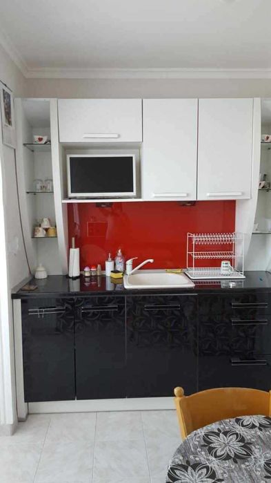 Дава се под наем Тристаен апартамент в Бургас, Център - 79 кв.м за 612 € - Снимка #1