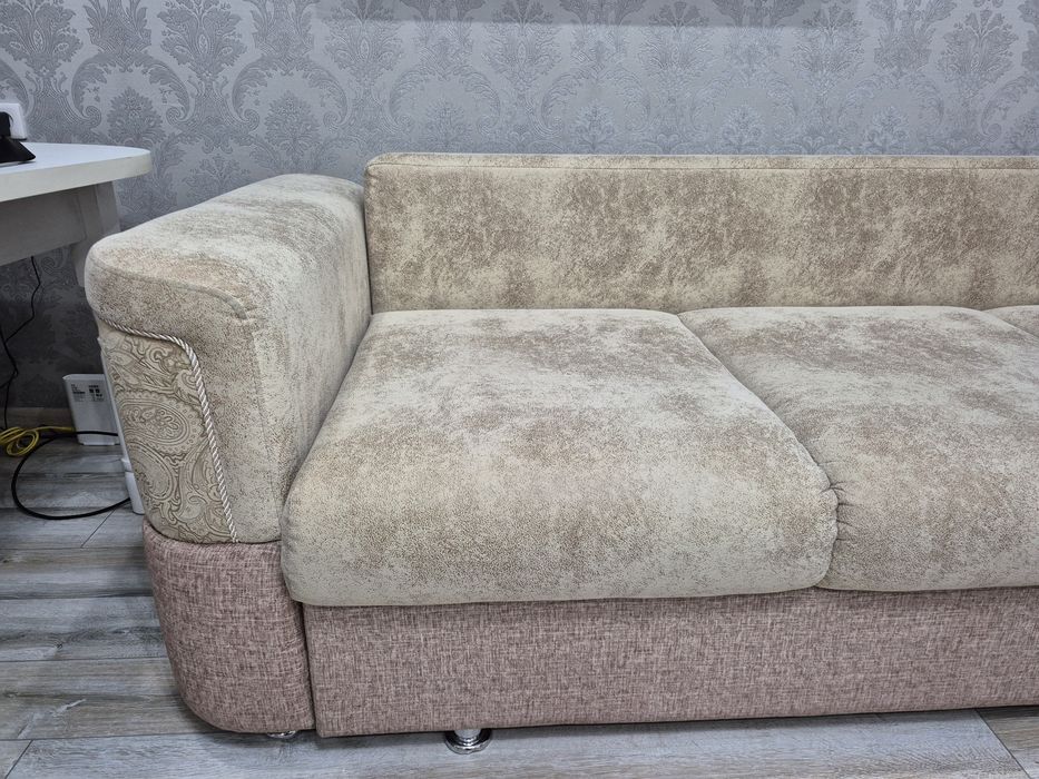 Продам диван за 100000 тг.