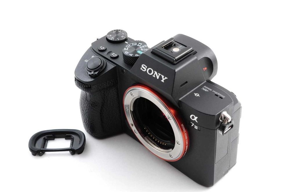 Sony A7III тяло , много запазен - 21000 кадъра.
