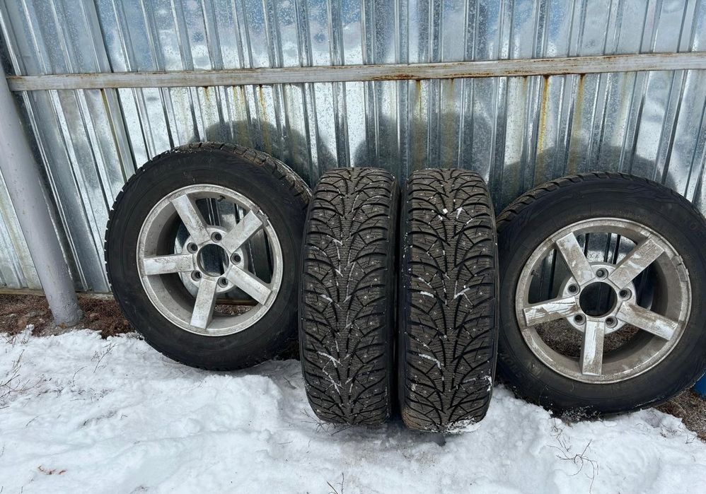 Продам комплект шин