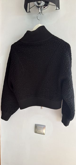 Zara черен суитчер