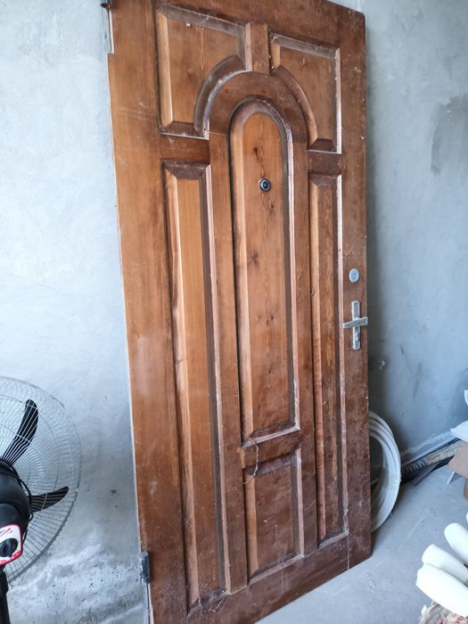 Дверь входная продается