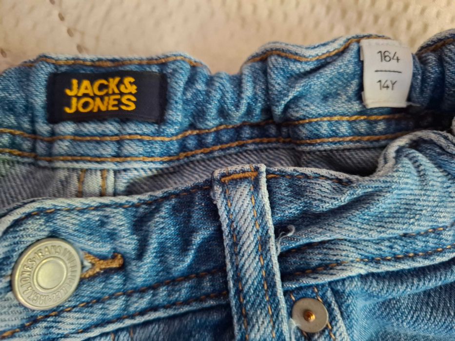 Почти нов детски лот от Jack Jones оригинални къси дънкови панталони и тениска - размер 164/170 см