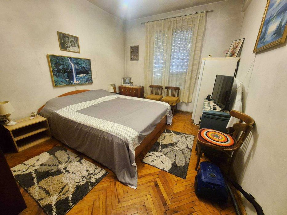 Апартамент в центъра на гр. Левски, с гараж .