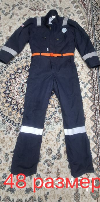 Продам 2 комбмнезона и куртку