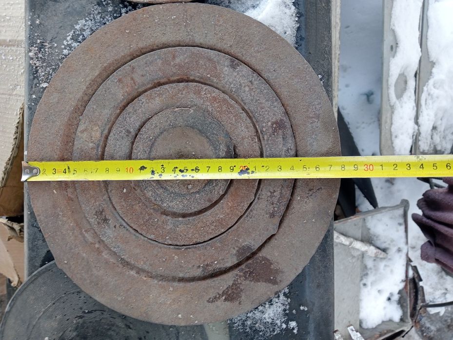 Чугунные кружки.