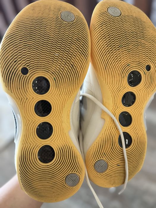 Баскетбольные кросовки 39,5