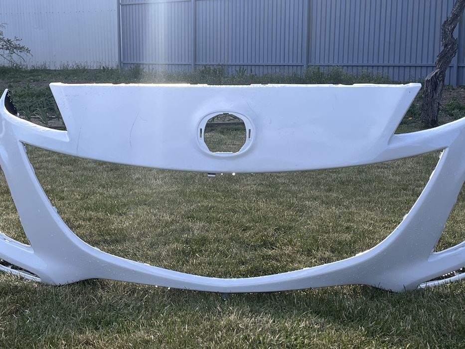 Бампер mazda 3 axela 2010 года