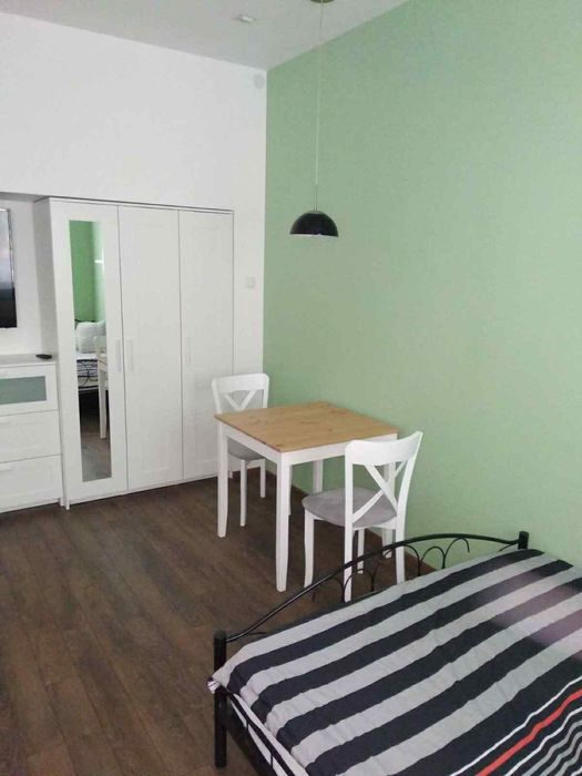 Дава се под наем Едностаен апартамент в Пловдив, Център - 68 кв.м за 225 € - Снимка #2