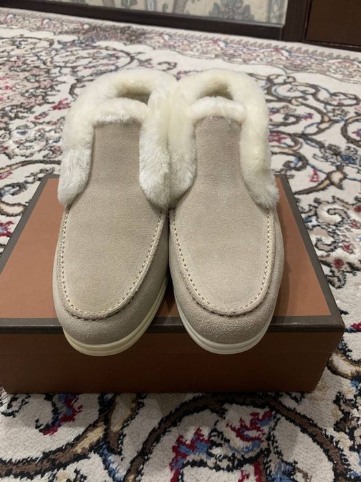 Ботинки в стиле Loro Piana, новые, мех натуральный
Описание:
Продаю н