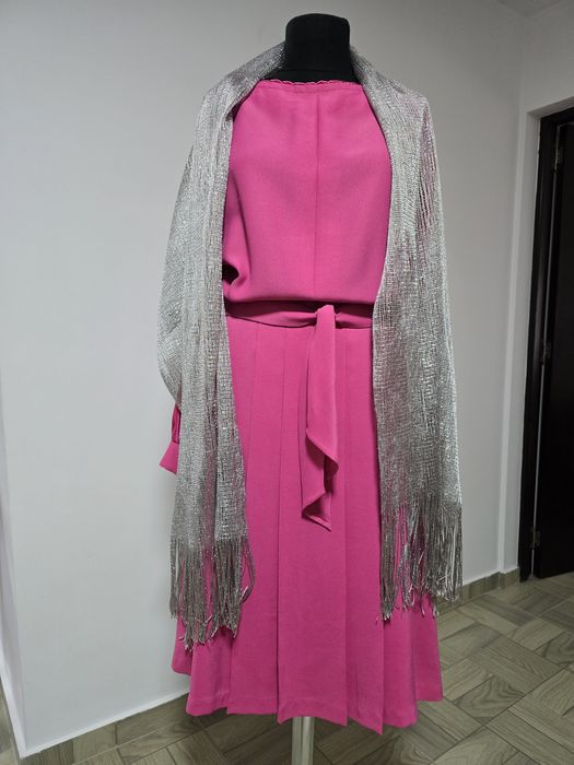 Rochie superba cu pliuri in partea de jos, cordon in talie