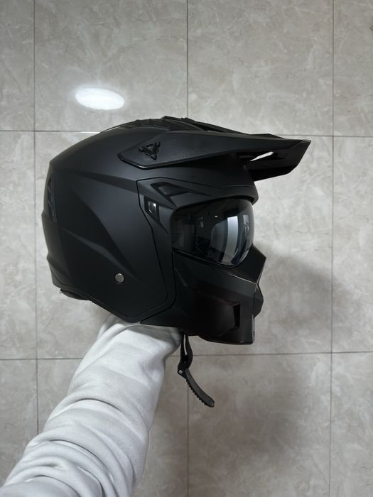 Мотошлем новый……………