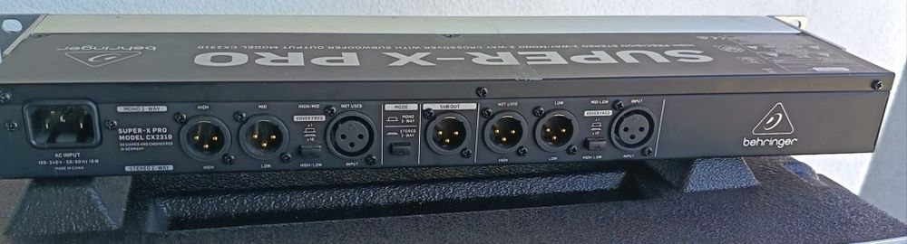 Crossover Behringer CX 2310