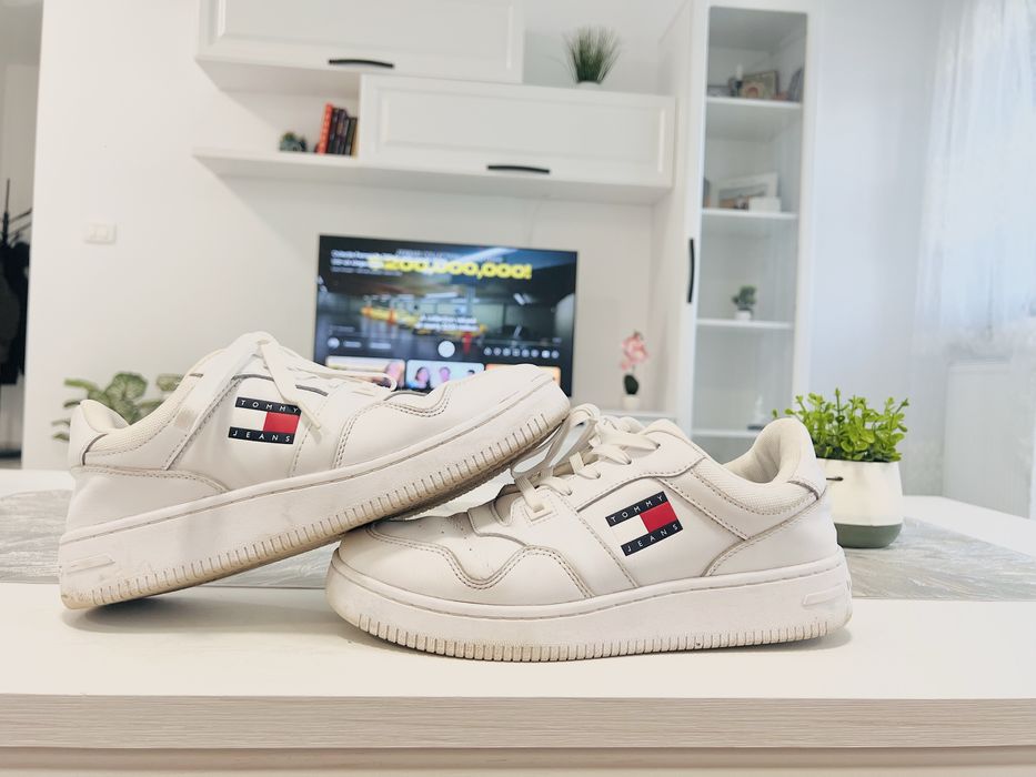 Tommy Hilfinger - nr 40