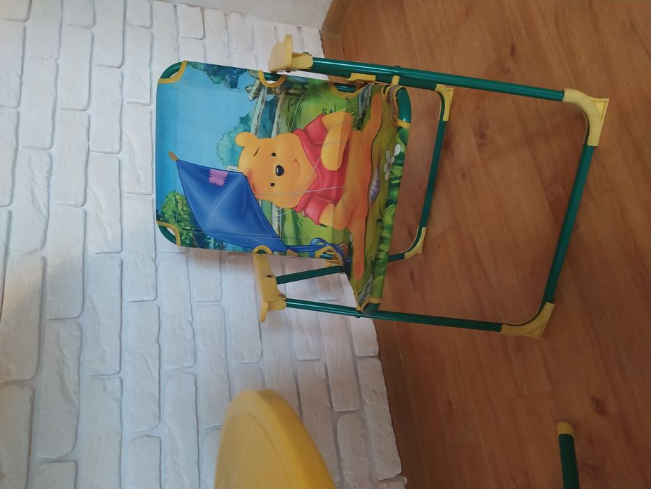 Стол с зонтиком и двумя стульчиками