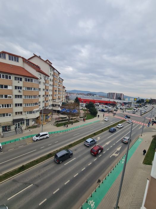 Închiriez garsoniera