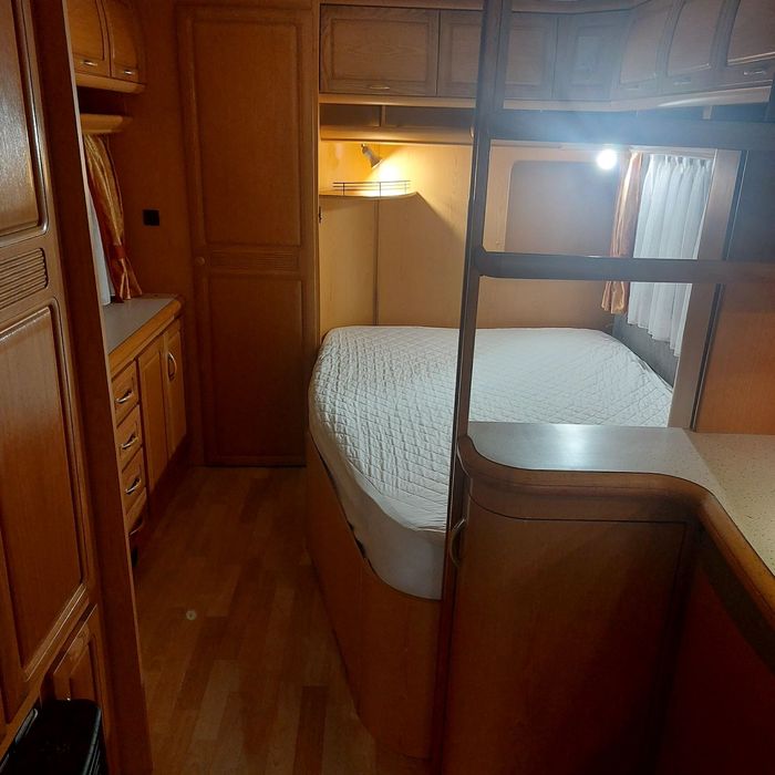 Продавам каравана Hobby Prestige, модел 2005 година