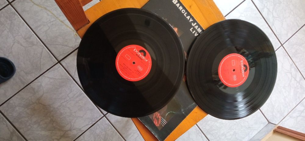 Продавам двоен албум vinyl Barclay James Harvest LIVE