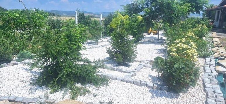 Доставки на бели камъни(чакълени]за украса и декорация