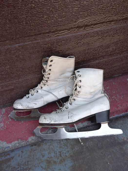 Продам коньки фигурные