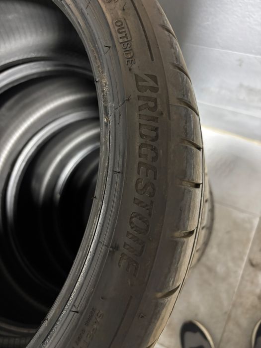 Anvelope de vara Bridgestone 235 35 R19