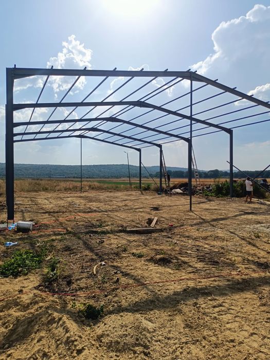 Vand hala metalica de 14 m x 20 m x 5 m la stresina