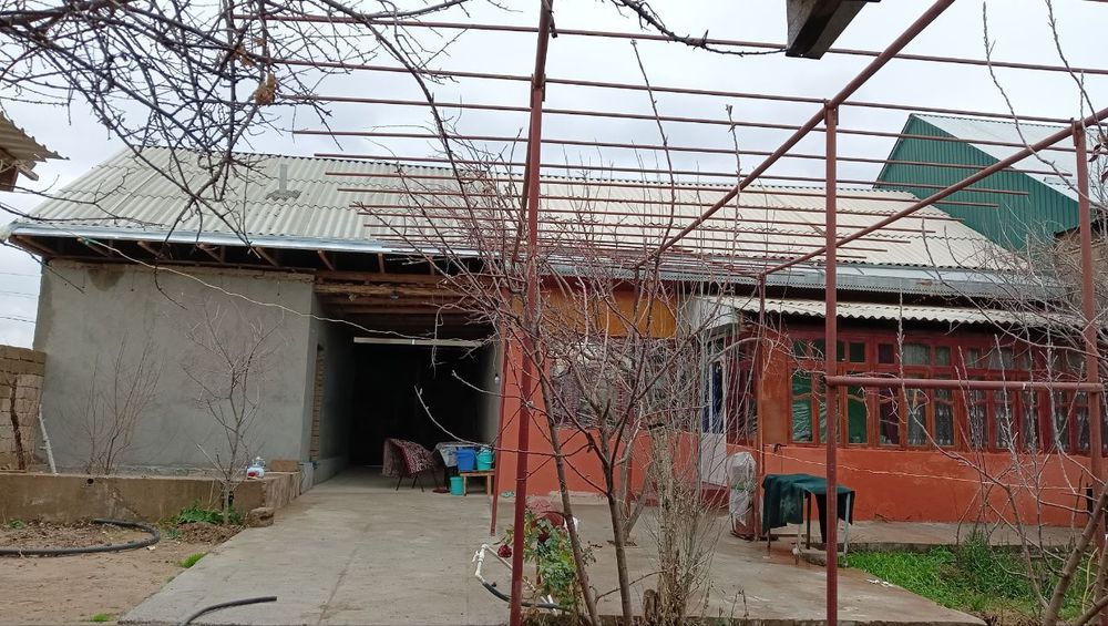 Porno tomosha qilish: Bir dostimning xotinini sikdi