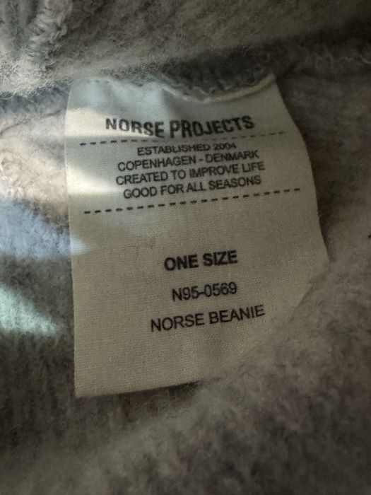 Дамска зимна шапка NORSE PROJECTS 100% вълна