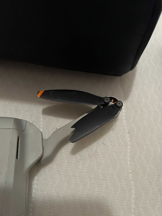 Drona DJI Mini 2, Fly More Combo, 5 Baterii, filtre UV, Telecomanda