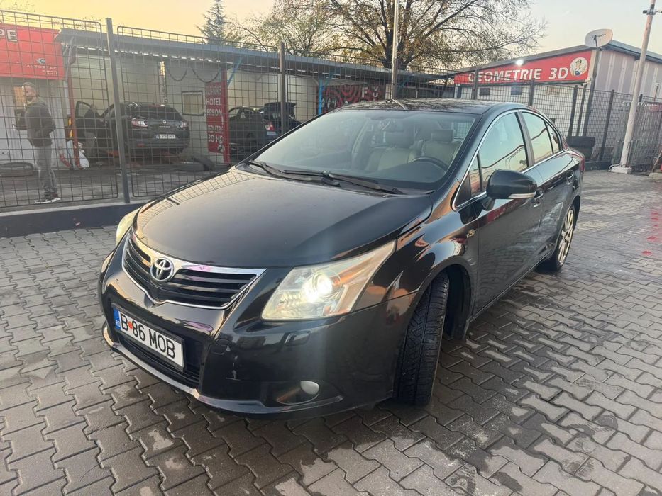 Toyota Avensis Toyota Avensis 2.2 D-CAT Luxury T27 177CP. Navigatie performanta.