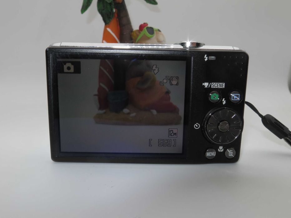 Nikon Coolpix S620 ултра компактен цифров фотоапарат, дигитална камера пълен комплект, като НОВА - тествана и работи отлично