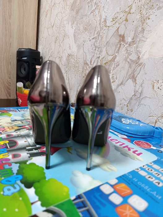 Продам женские туфли