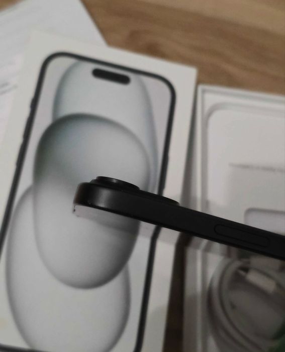 iPhone 15 cu 97% Bateria