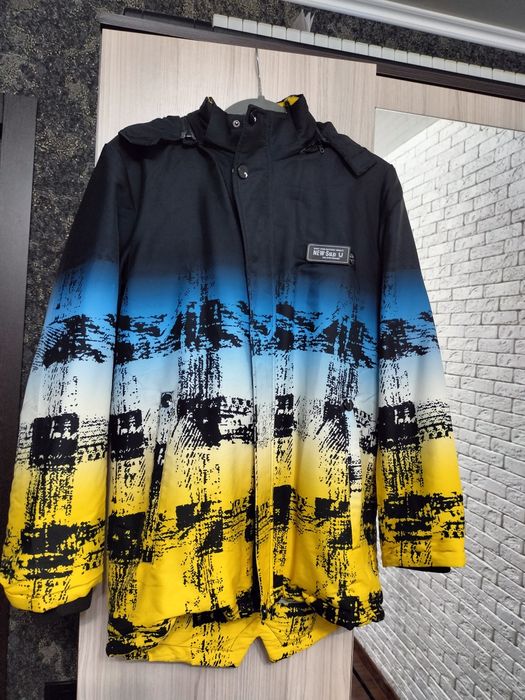 Продам осеннюю куртку на мальчика