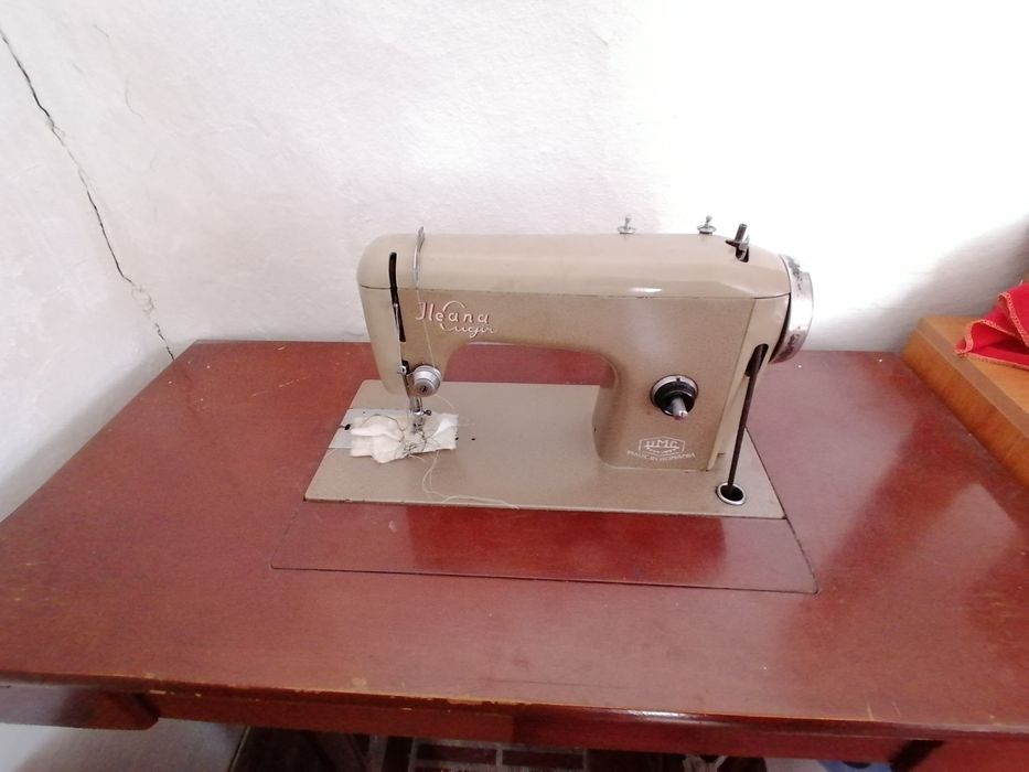 Mașina de cusut ILEANA