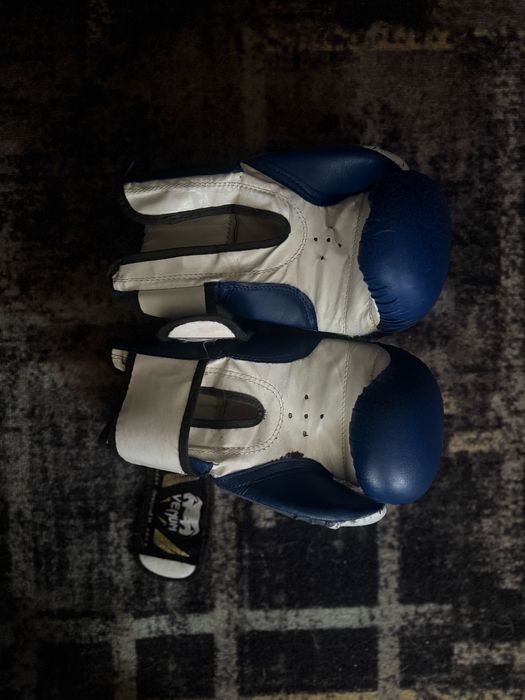 Боксерские перчатки